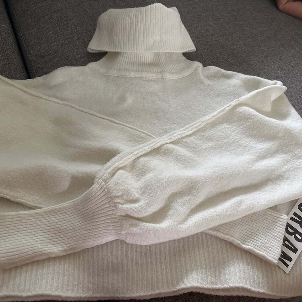 Urban Outfitters women’s long sleeve cropped turtleneck sweater SZ XS white